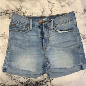 light blue short jean shorts